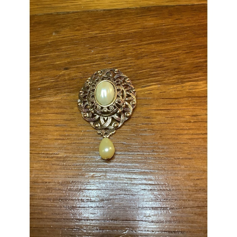 Faux Mabé Pearl Beautiful Filigree Pendant/Brooch Vintage 1960s